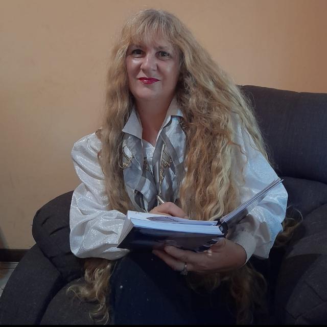 Lic. Alicia Alejandra Huggenberger - Psicóloga profesional con más de 30 años de experiencia en terapia online